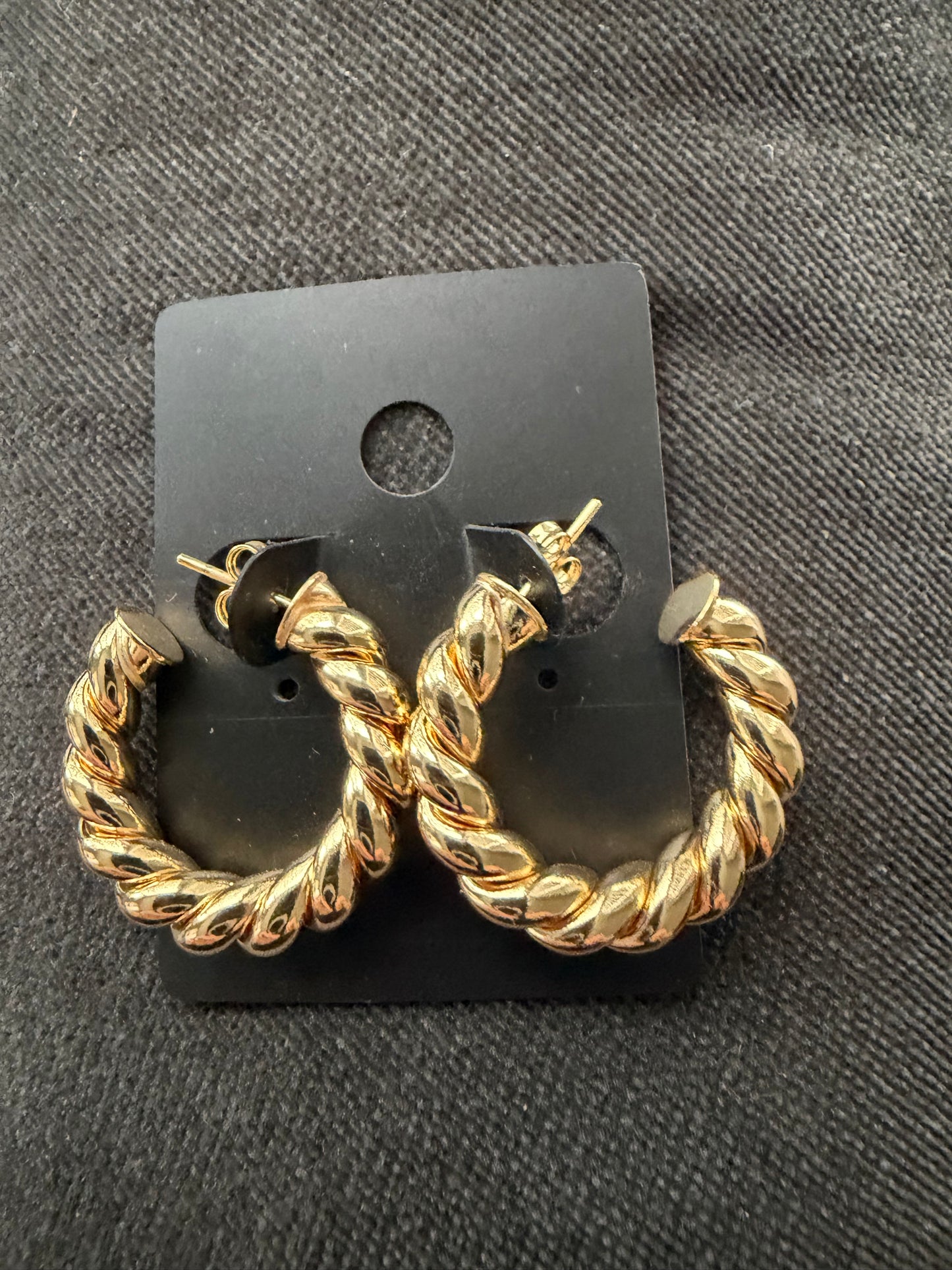 Twist hoop earrings