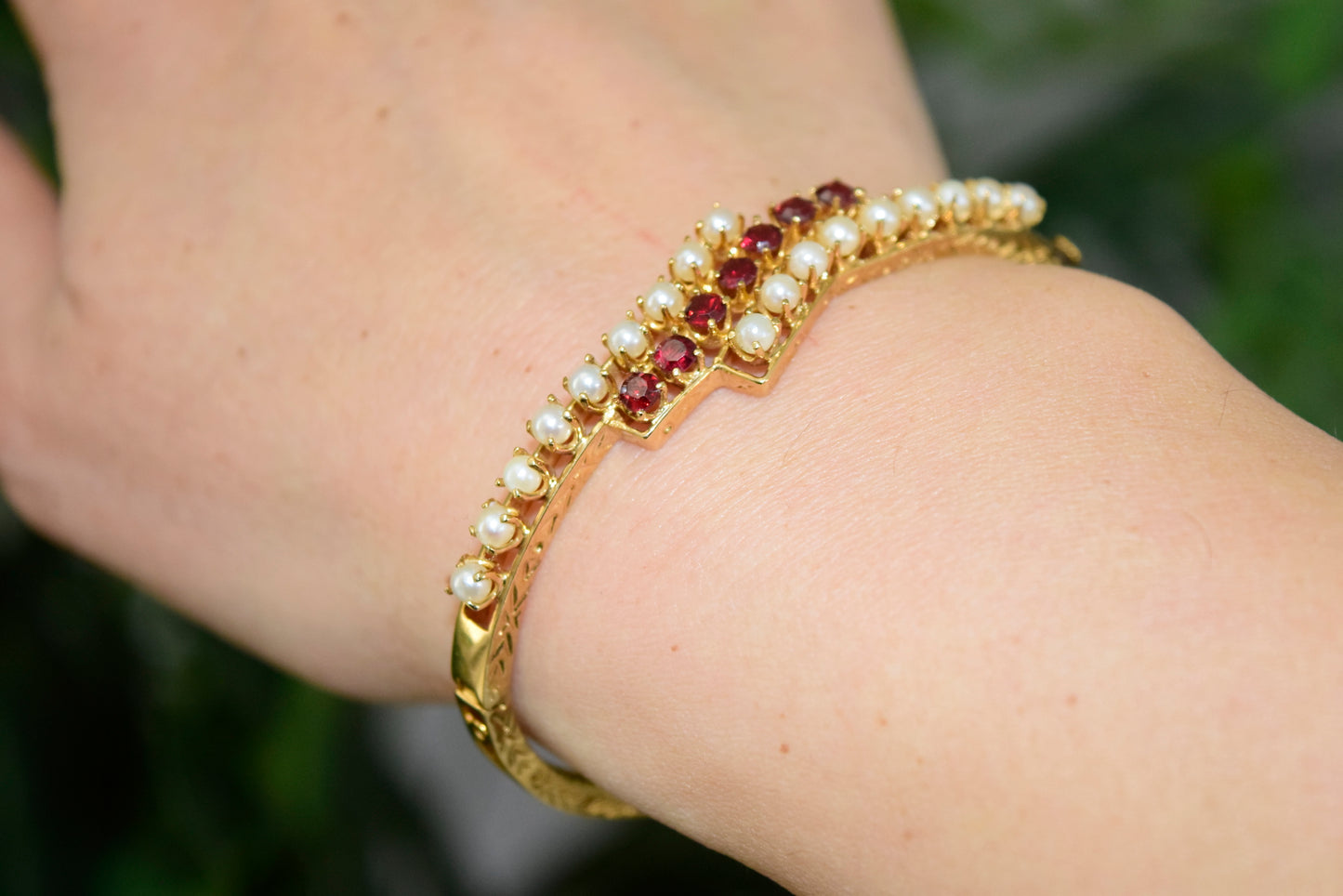 14Kt Gold Fine Vintage Garnet Bangle